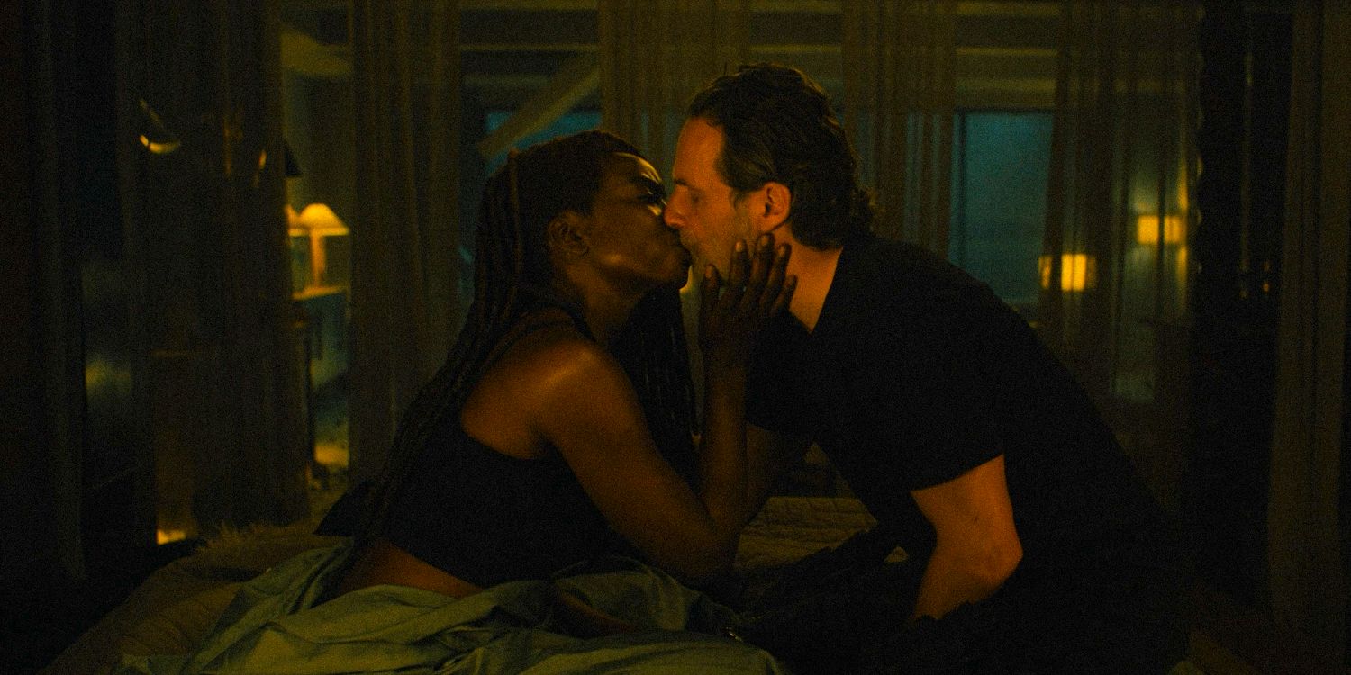 Rick Grimes and Michonne Hawthorne kissing center shot in the walking dead the ones who lived