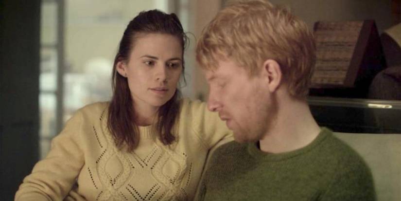 Ash (Domhnall Gleeson) e Martha (Hayley Atwell) em uma conversa emocional no episódio Be Right Back de Black Mirror