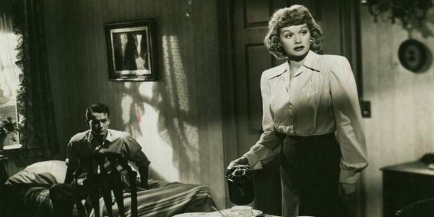 Kathleen and Galt looking scared in a small apartment in The Dark Corner (1946)