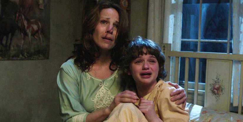 Lili Taylor and Joey King as Carolyn and Christine Perron Cowering in The Conjuring