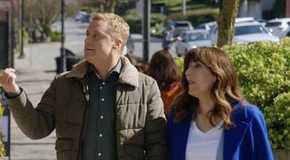 Alan Tudyk as Harry Vanderspeigle pointing at something that Edi Patterson's Heather is looking at in Resident Alien