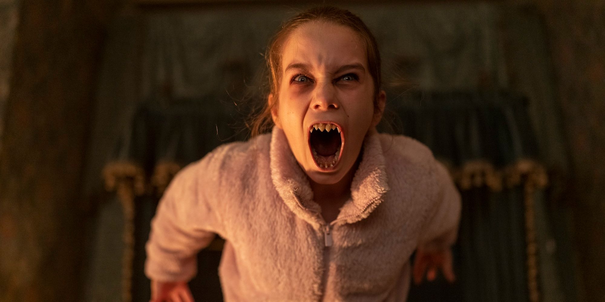 Abigail: Alisha Weir como a vampira no filme de terror