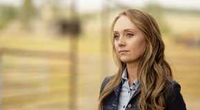 Amber Marshall as Amy Fleming smiling in Heartland.