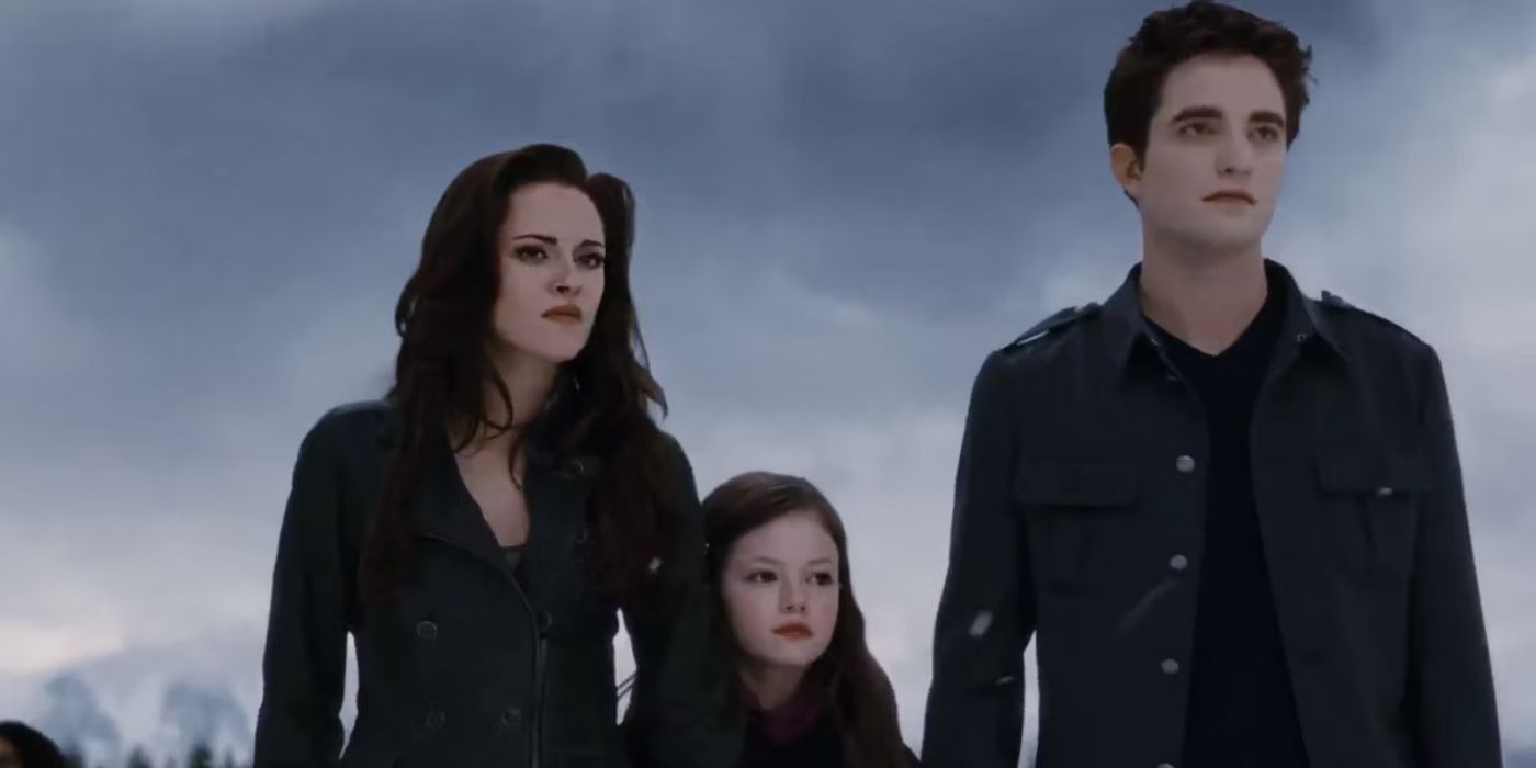 Bella, Renesmee, and Edward standing together in Twilight: Breaking Dawn 