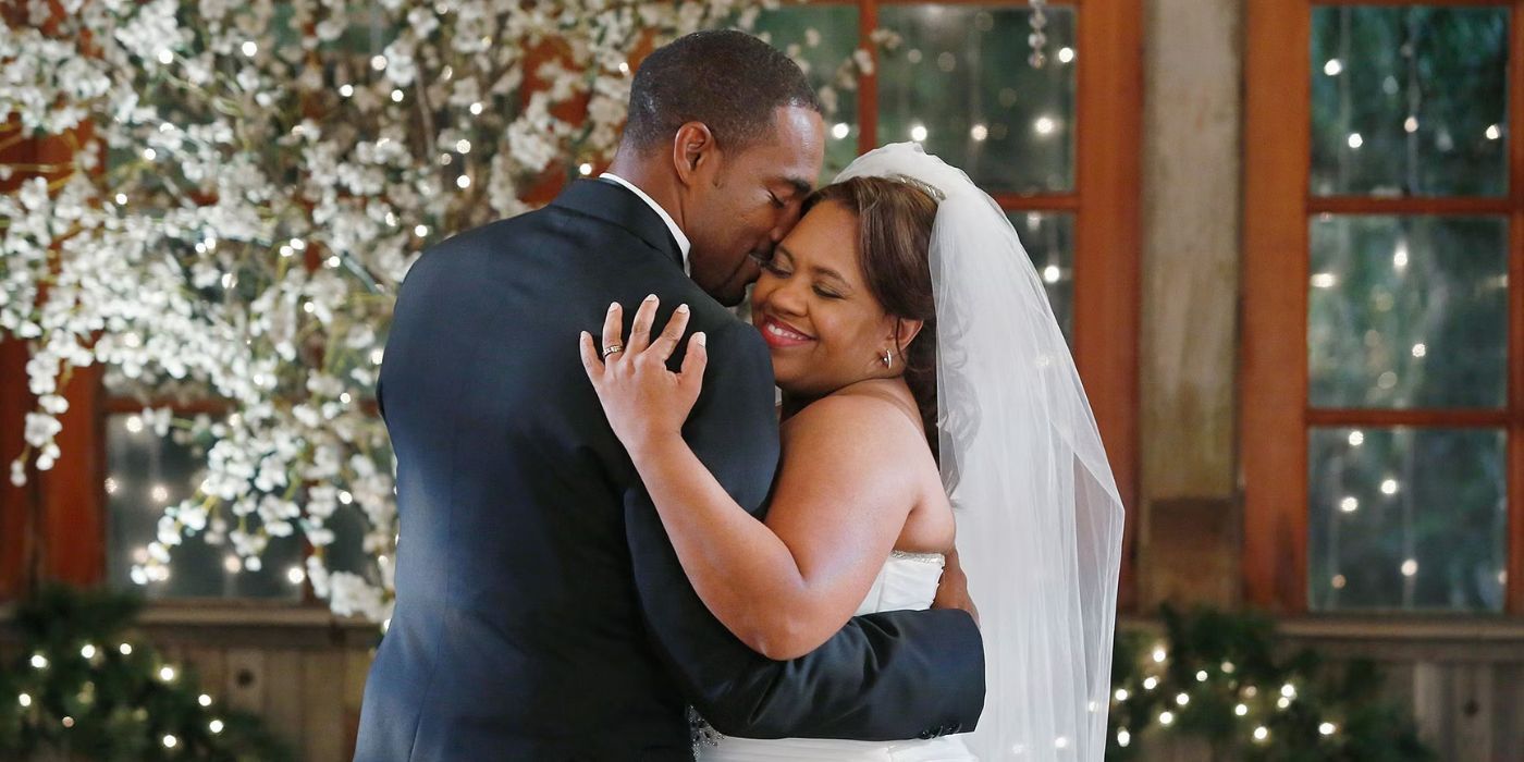 Ben Warren (Jason George) and Miranda Bailey (Chandra Wilson) dance at their wedding in Grey's Anatomy