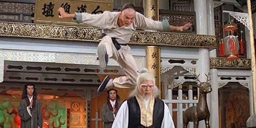 Clan of the White Lotus - Pai Mei atacado por trás com kung fu