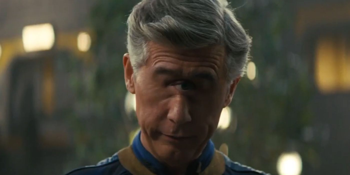 Um close de Chris Parnell como Ben exibindo seu olho de ciclope em Fallout