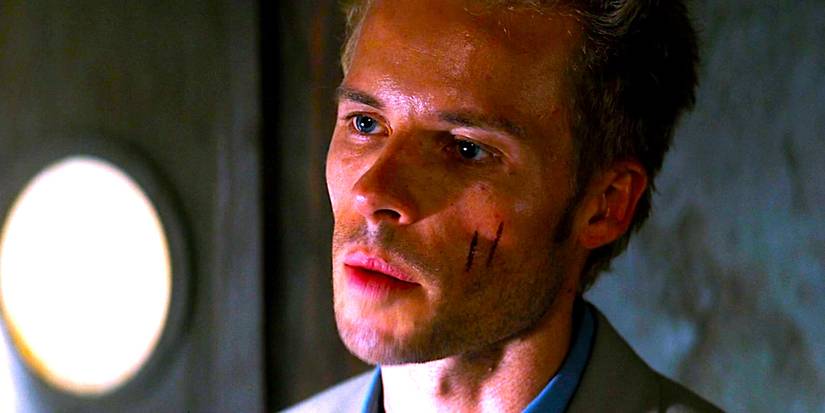 Leonard engaged in intense conversation in a scene from Memento