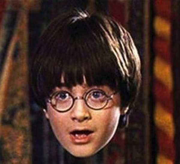 Harry Potter's (Daniel Radcliffe) head floating after putting on the Invisibility Cloak in Harry Potter and the Sorcerer's Stone.