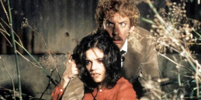 Matthew and Elizabeth huddled up together in Invasion of the Body Snatchers
