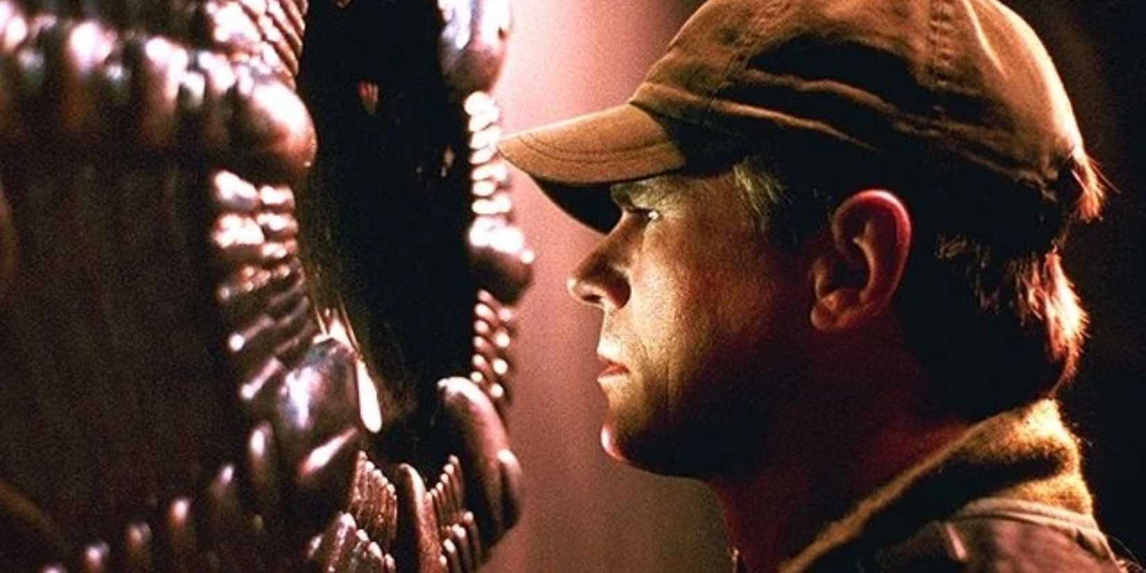 Jack with an alien device in Stargate SG-1
