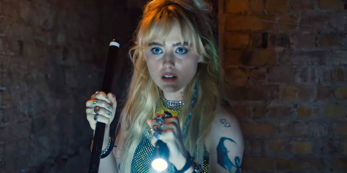 Kathryn Newton as Sammy Holding a Flashlight and a Baton in Abigail