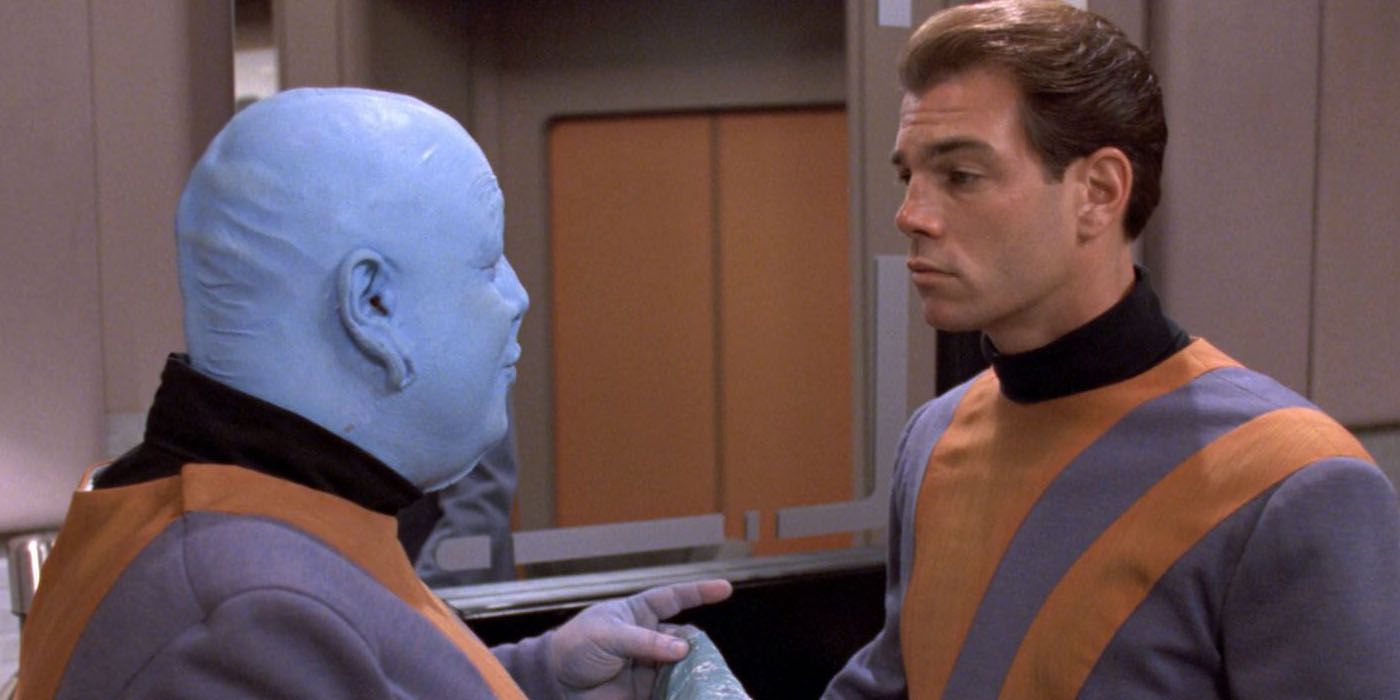10 Background Characters Star Trek Fans Love
