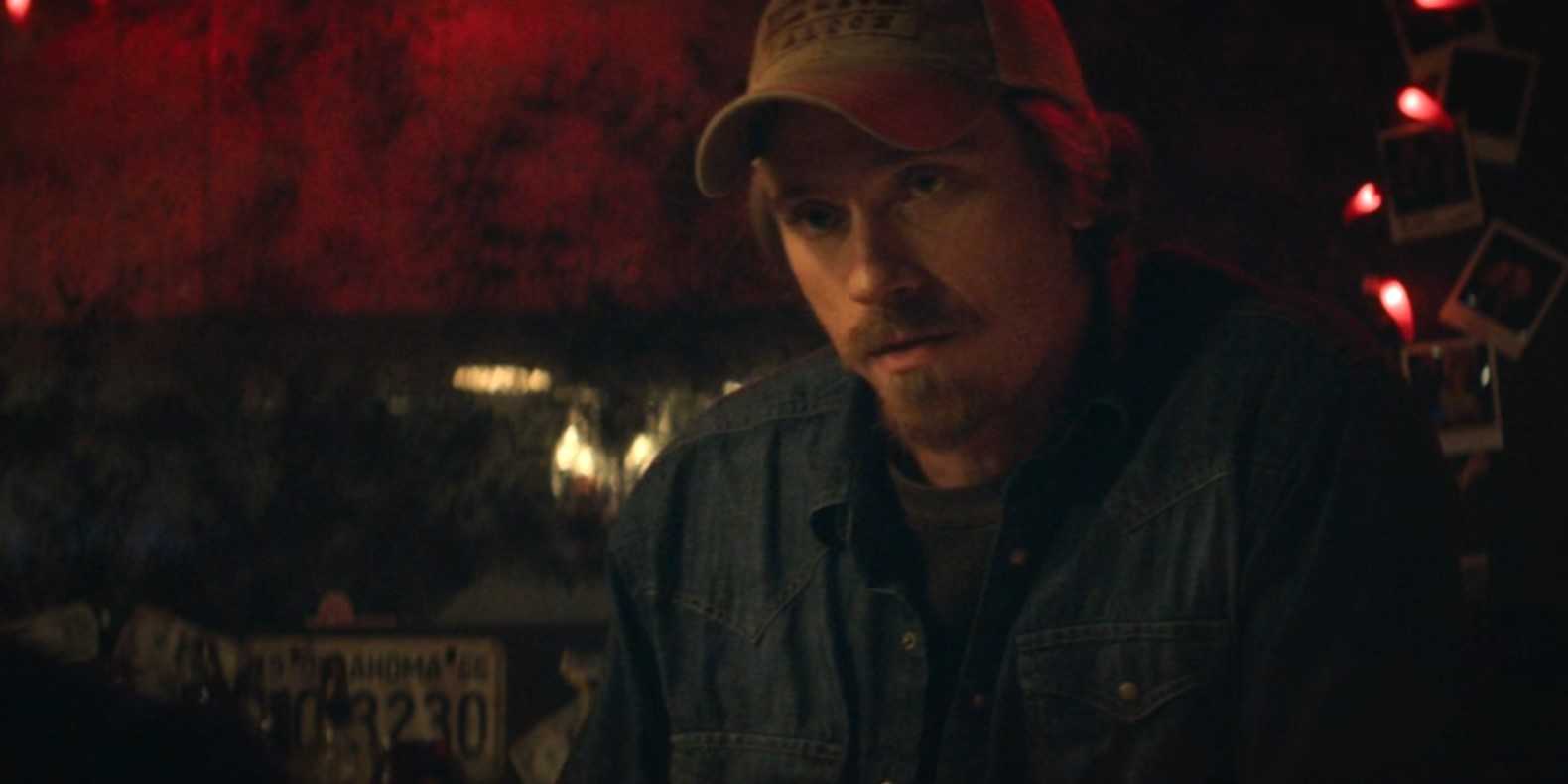 Mitch Keller (Garrett Hedlund) with a baseball hat on in Tulsa King