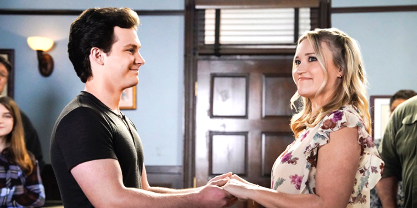 Montana Jordan as Georgie and Emily Osment as Mandy getting married in Young Sheldon season 7 episode 7