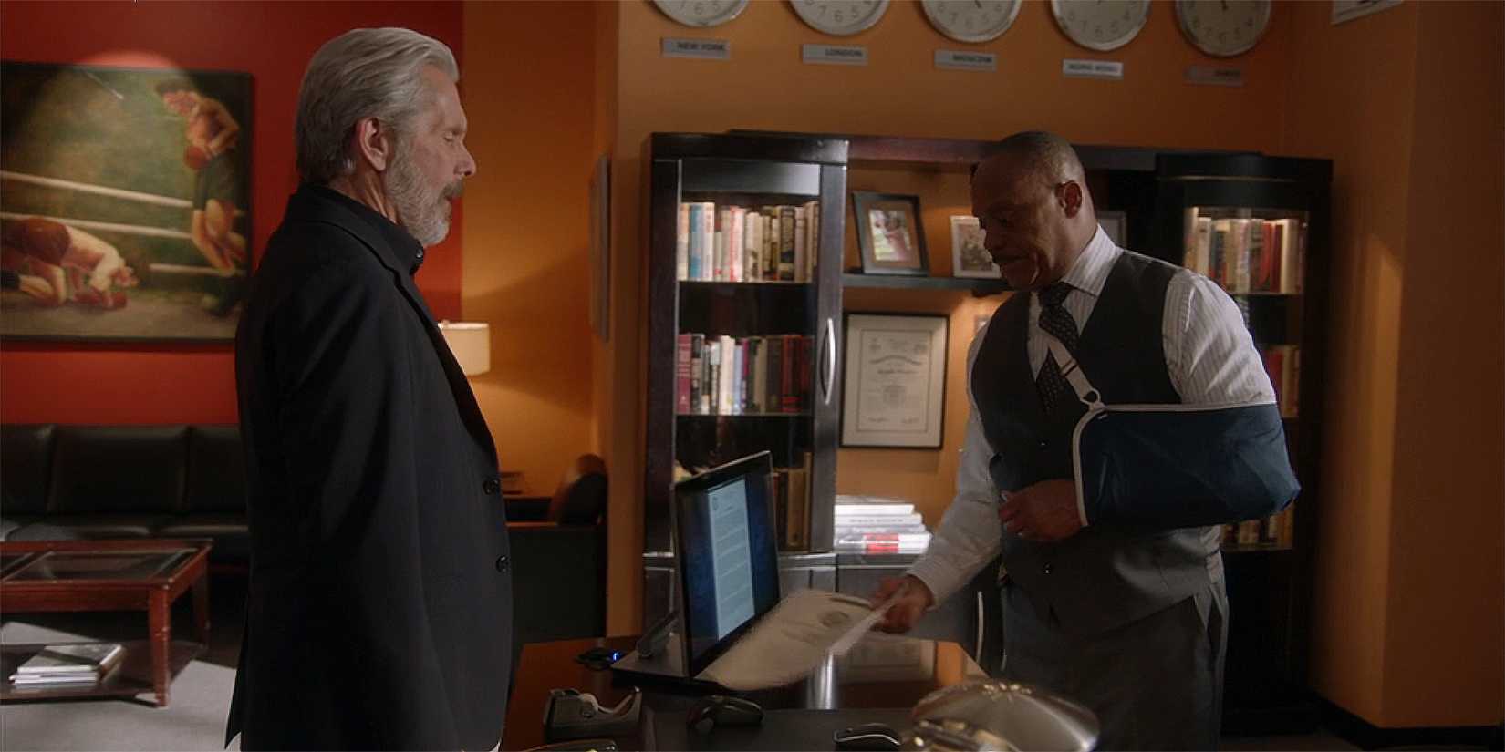 Alden Parker and Leon Vance with his arm in a sling in NCIS 