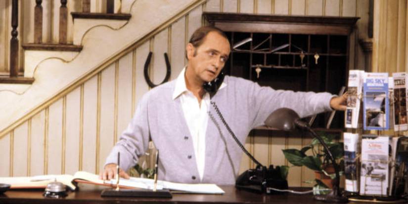 Bob Newhart ao telefone em Newhart
