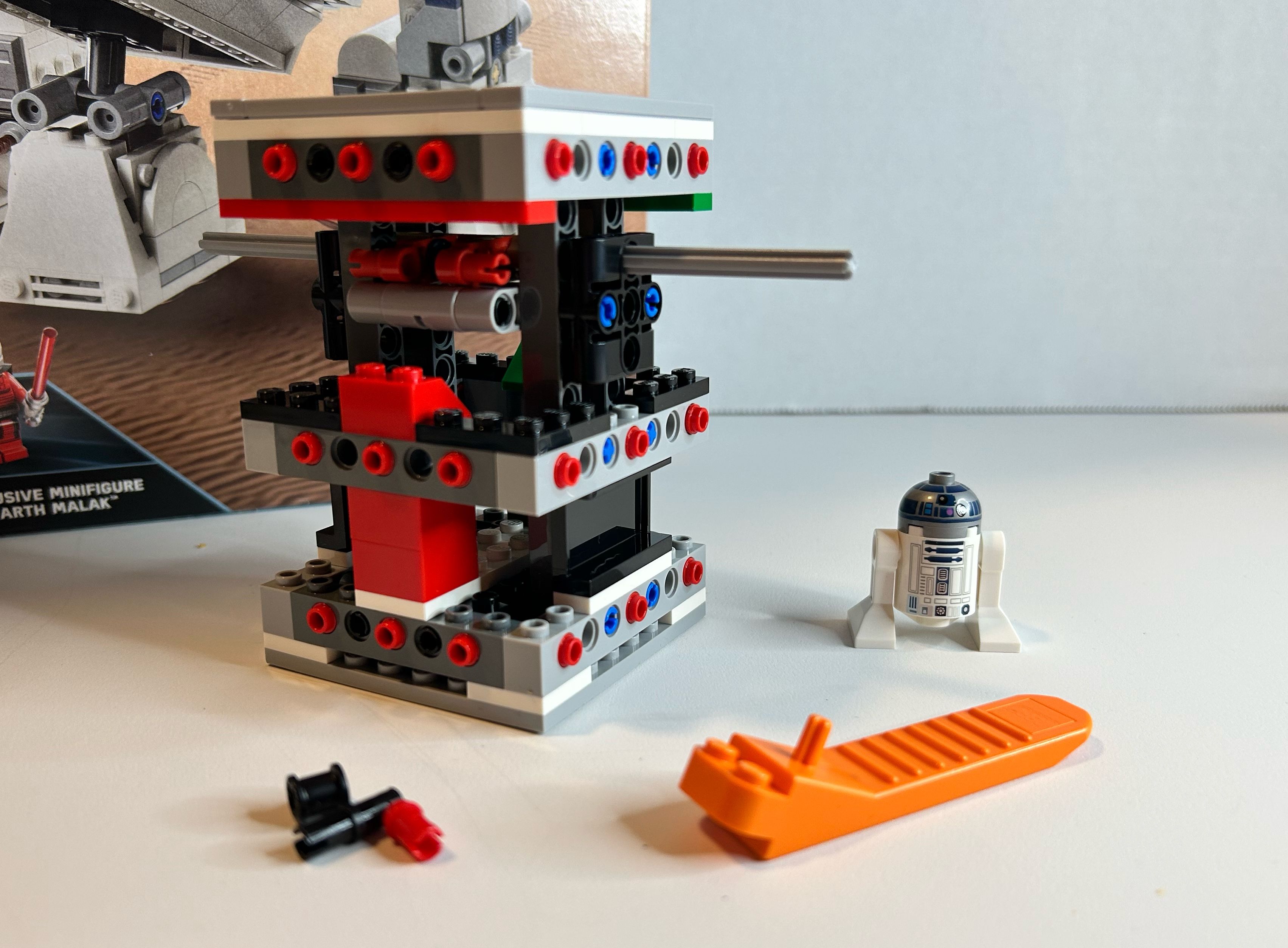 LEGO's New R2-D2 Set Will Give You Deja Vu (But That's A Good Thing)