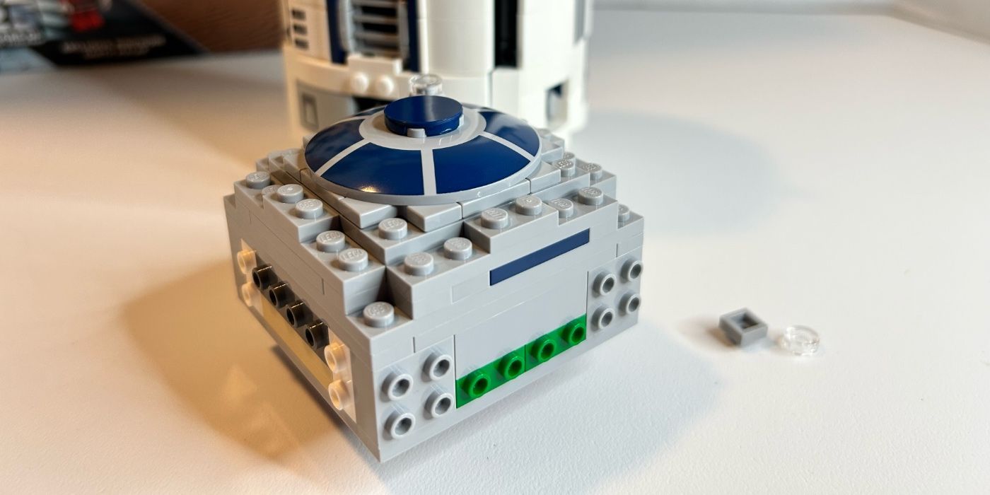 LEGO's New R2-D2 Set Will Give You Deja Vu (But That's A Good Thing)