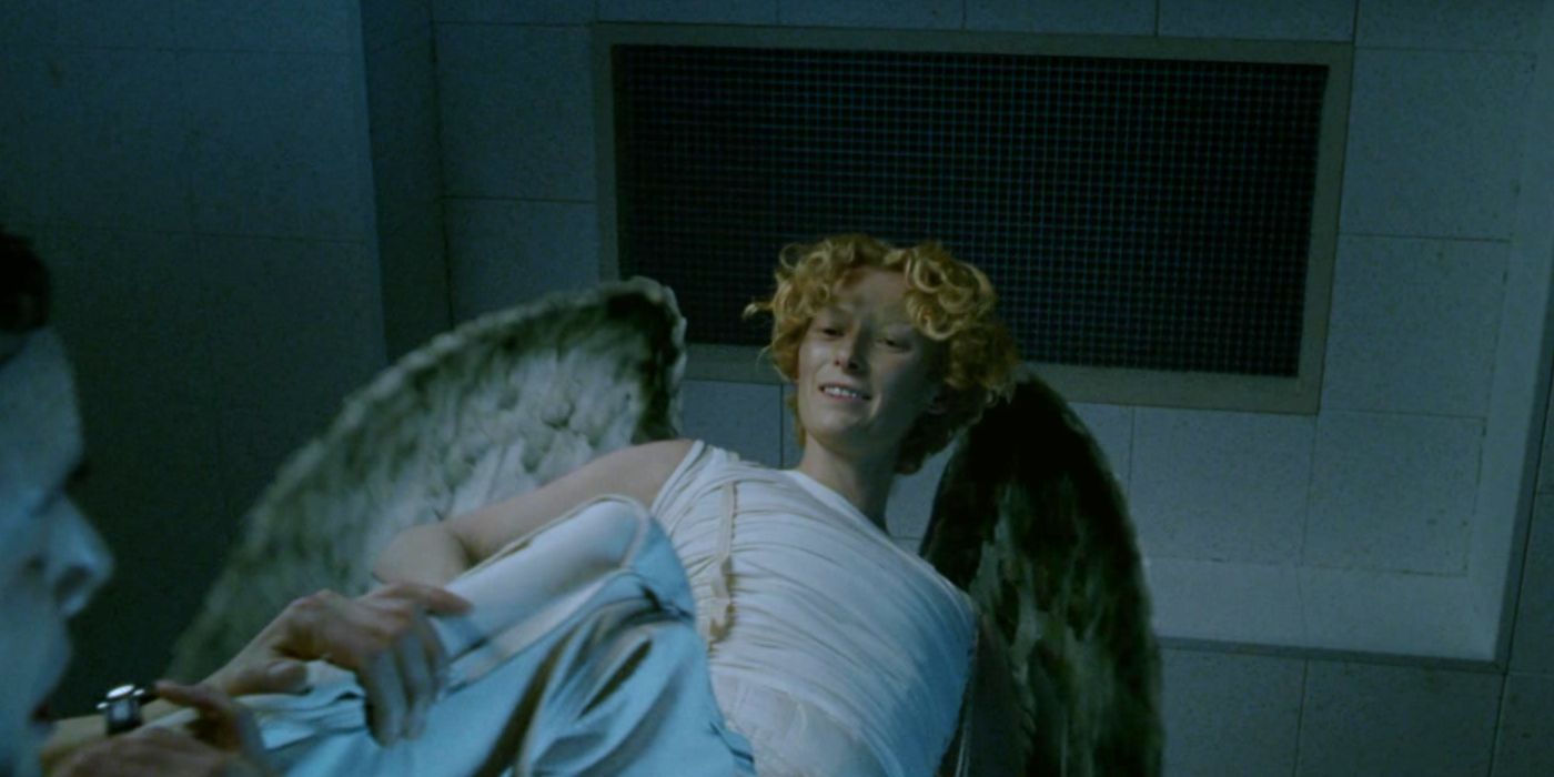 Tilda Swinton as Gabriel showing off her angel wings in Constantine (2005)