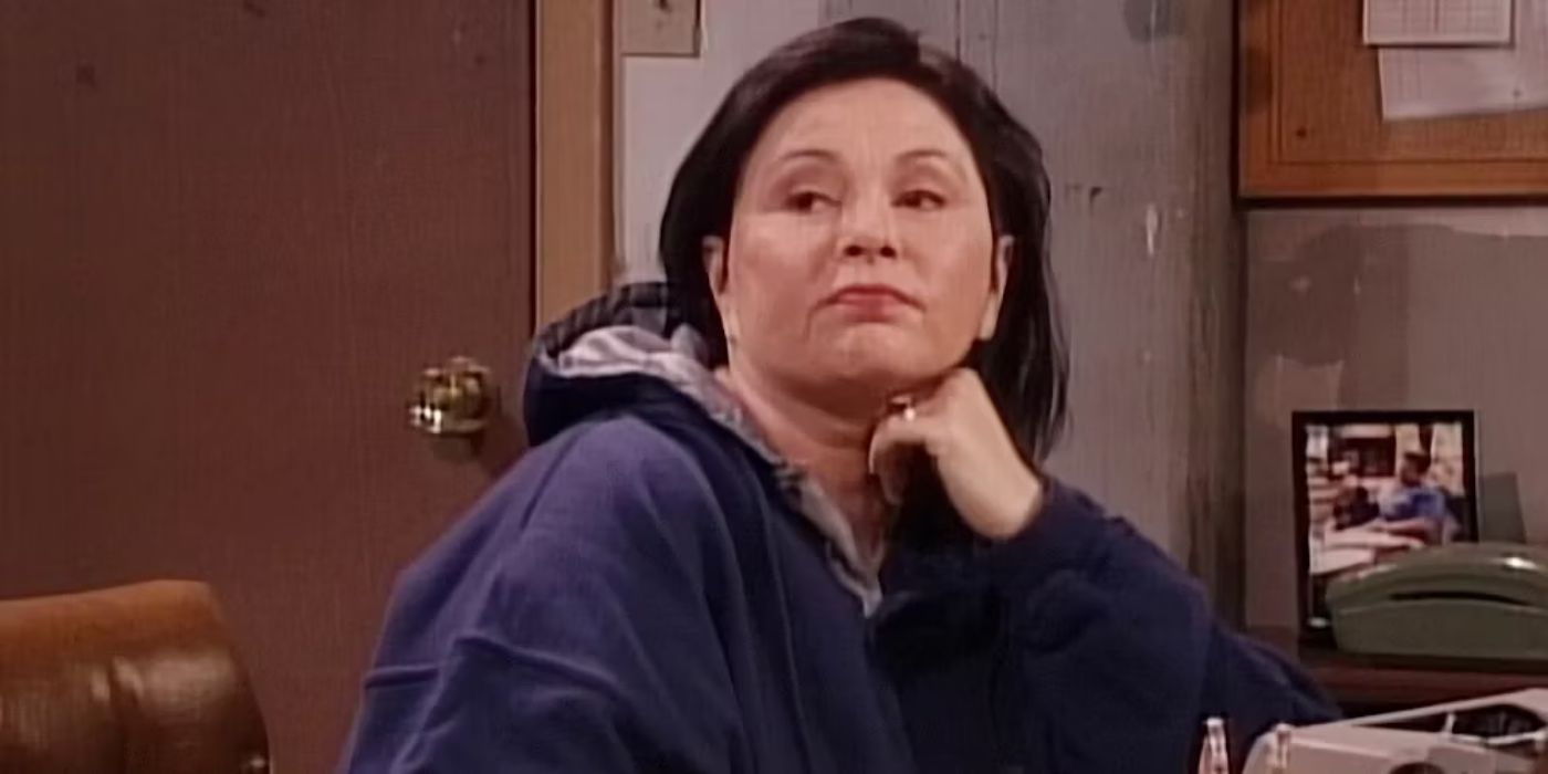 Roseanne looks off in the distance in the Season 9 Finale