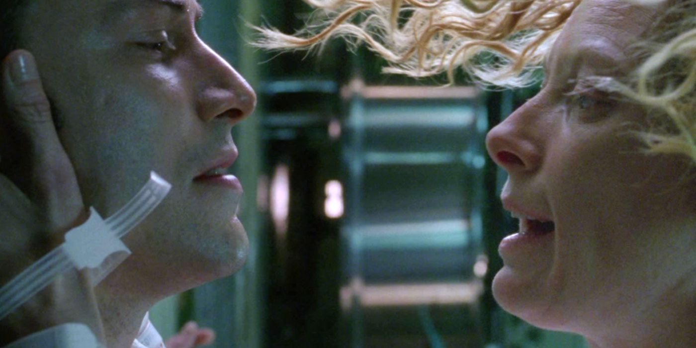 Close-up of Tilda Swinton as Gabriel holding Keanu Reeves as John Constantine in Constantine (2005)