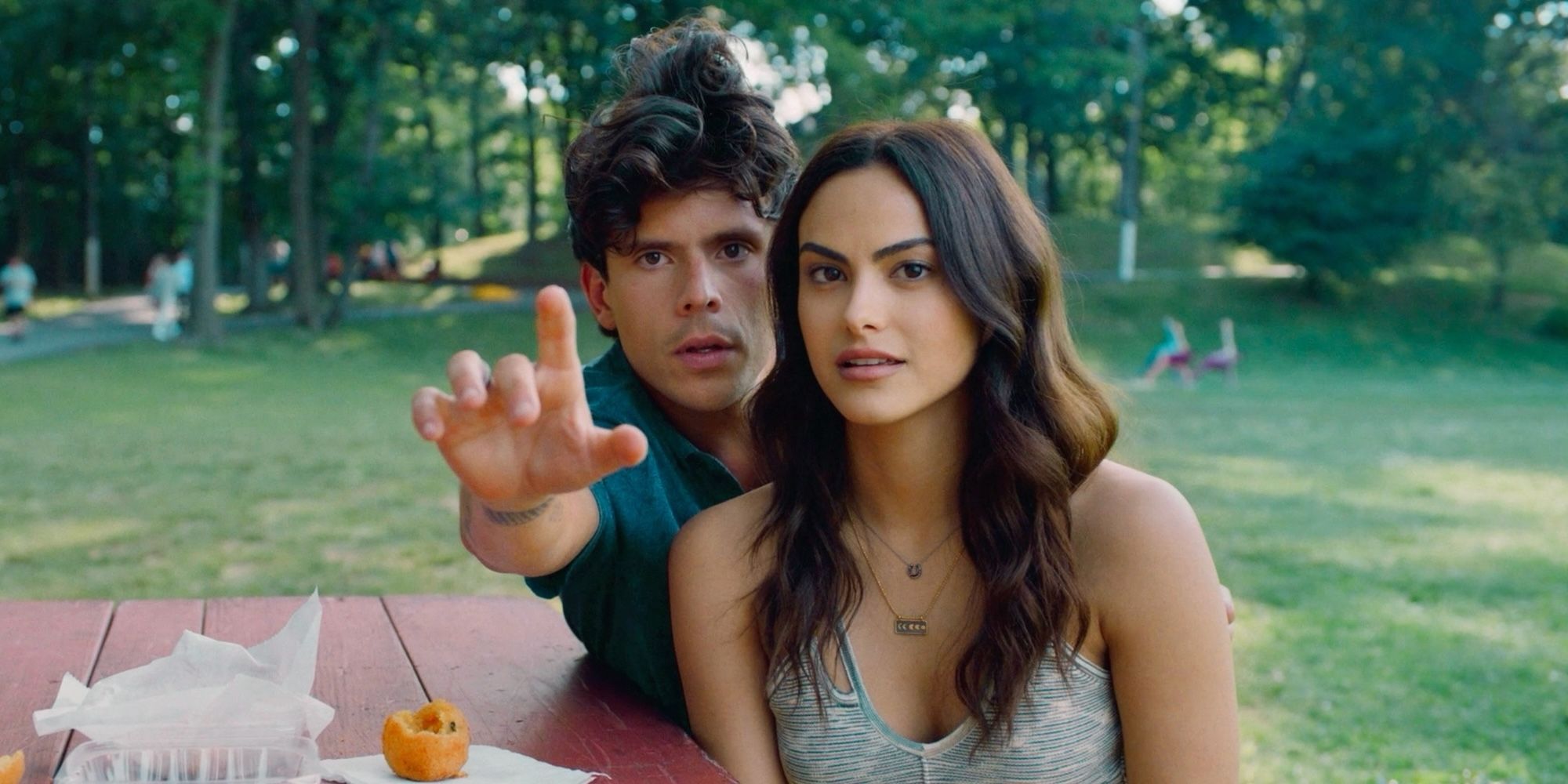 Rudy Mancuso mostra o caminho para Camila Mendes em Musica