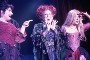 Sarah Jessica Parker, Bette Midler and Kathy Najimy as the Sanderson sisters in Hocus Pocus I Put A Spell On You