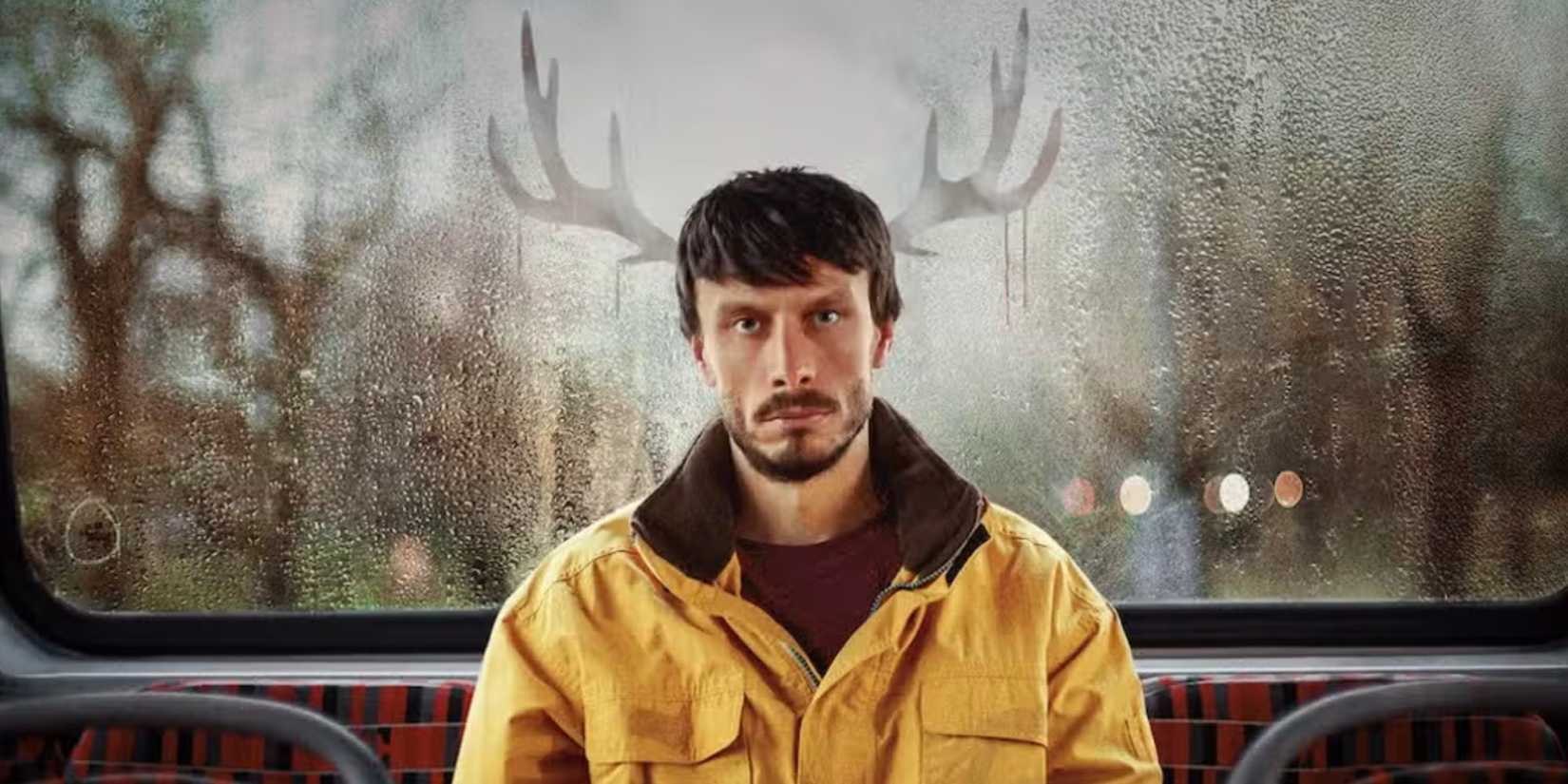Richard Gadd wears a yellow jacket in Netflix's Baby Reindeer.