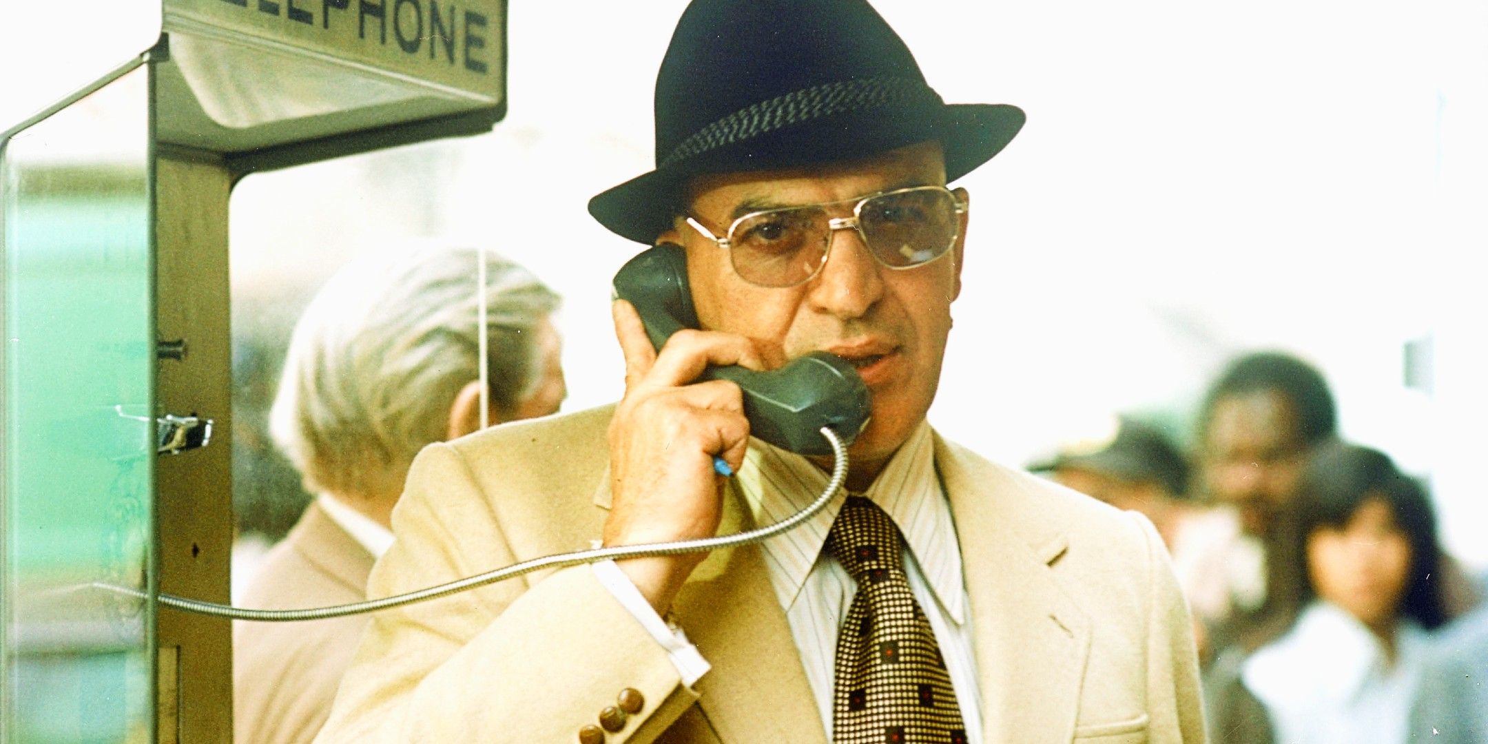 Telly Savalas nei panni del tenente Kojak