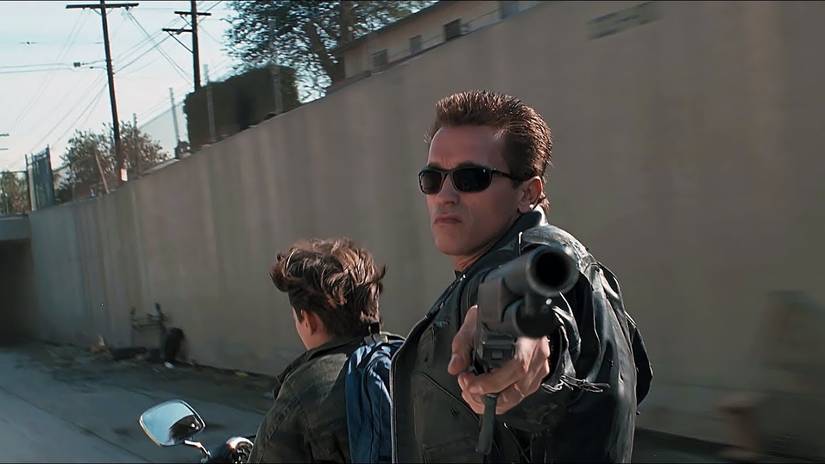 Arnold Schwarzenegger como o T-800 em Terminator 2