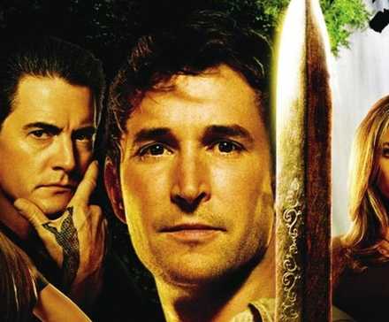 Обложка книги "The Librarian Quest for the Spear" с Флинном, держащим меч.