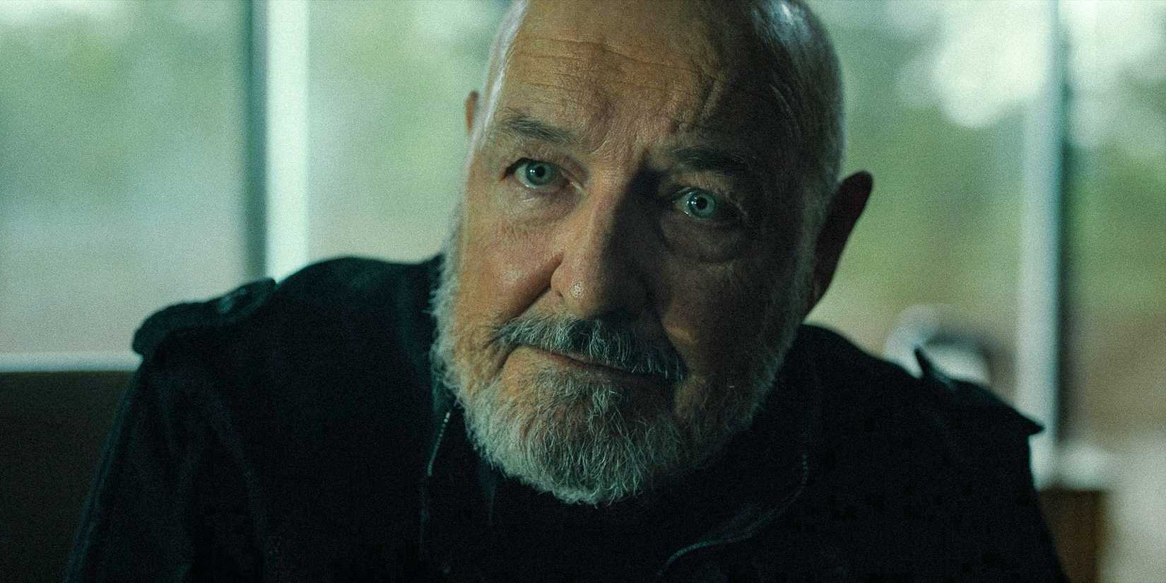 Close-up of Major General Beale in The Walking Dead the Ones Who Live season 1 Ep 6