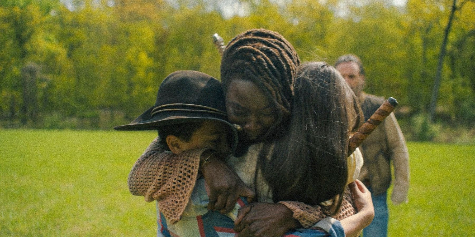 Michonne Hawthorne hugging her children in The Walking Dead the Ones Who Live season 1 Ep 6