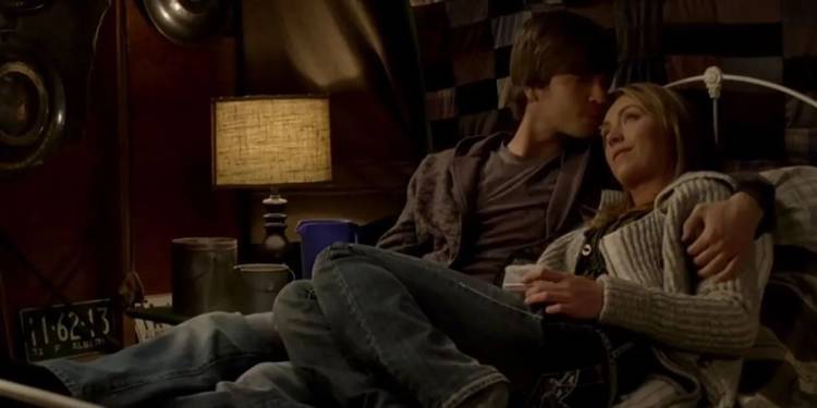 Ty (Graham Wardle) laying next to Amy Fleming (Amber Marshall) and kissing her forehead in Heartland.