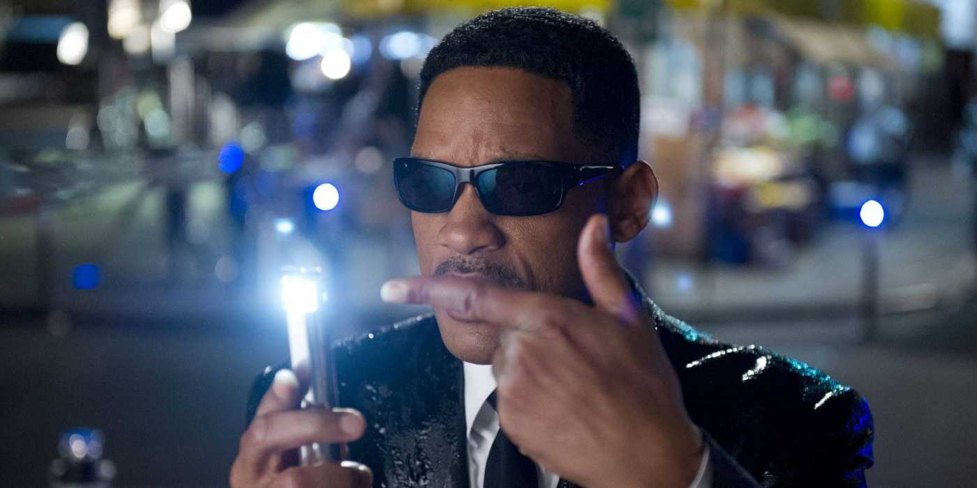 will smith cigarettes cigarette meme We're still doing jokes? Men In Black GIFs How Will Smith Reacted To