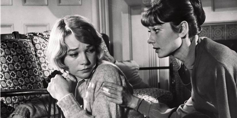 Shirley MacLaine mundur dari Audrey Hepburn di The Children's Hour