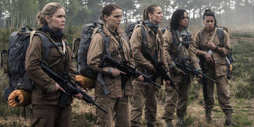 Jennifer Jason Leigh, Natalie Portman, Tessa Thompson and other cast members of Annihilation holding guns