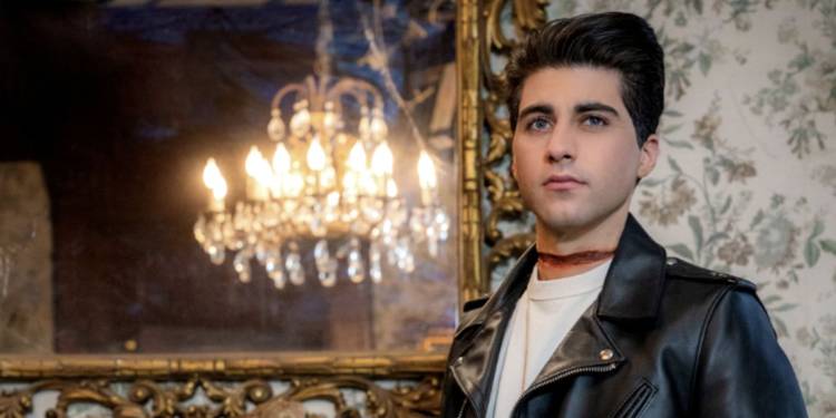 crash-in-ghosts CBS' Ghosts: Every Ghost Time Period & Backstory Explained