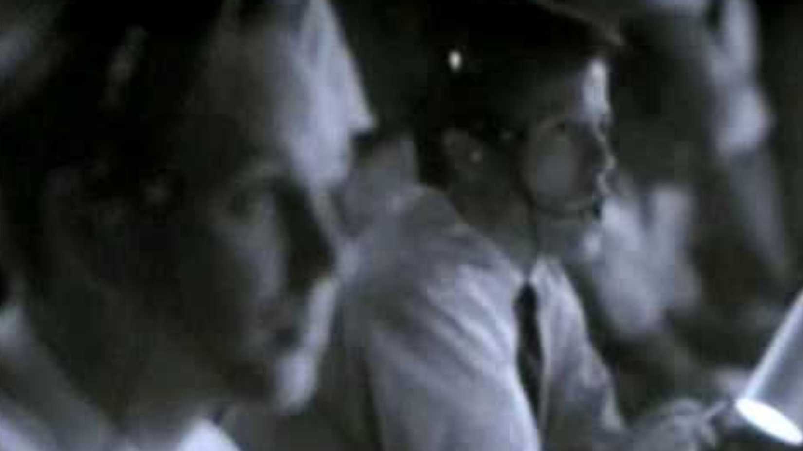 Thumbnail do trailer de From The Earth To The Moon (1998)