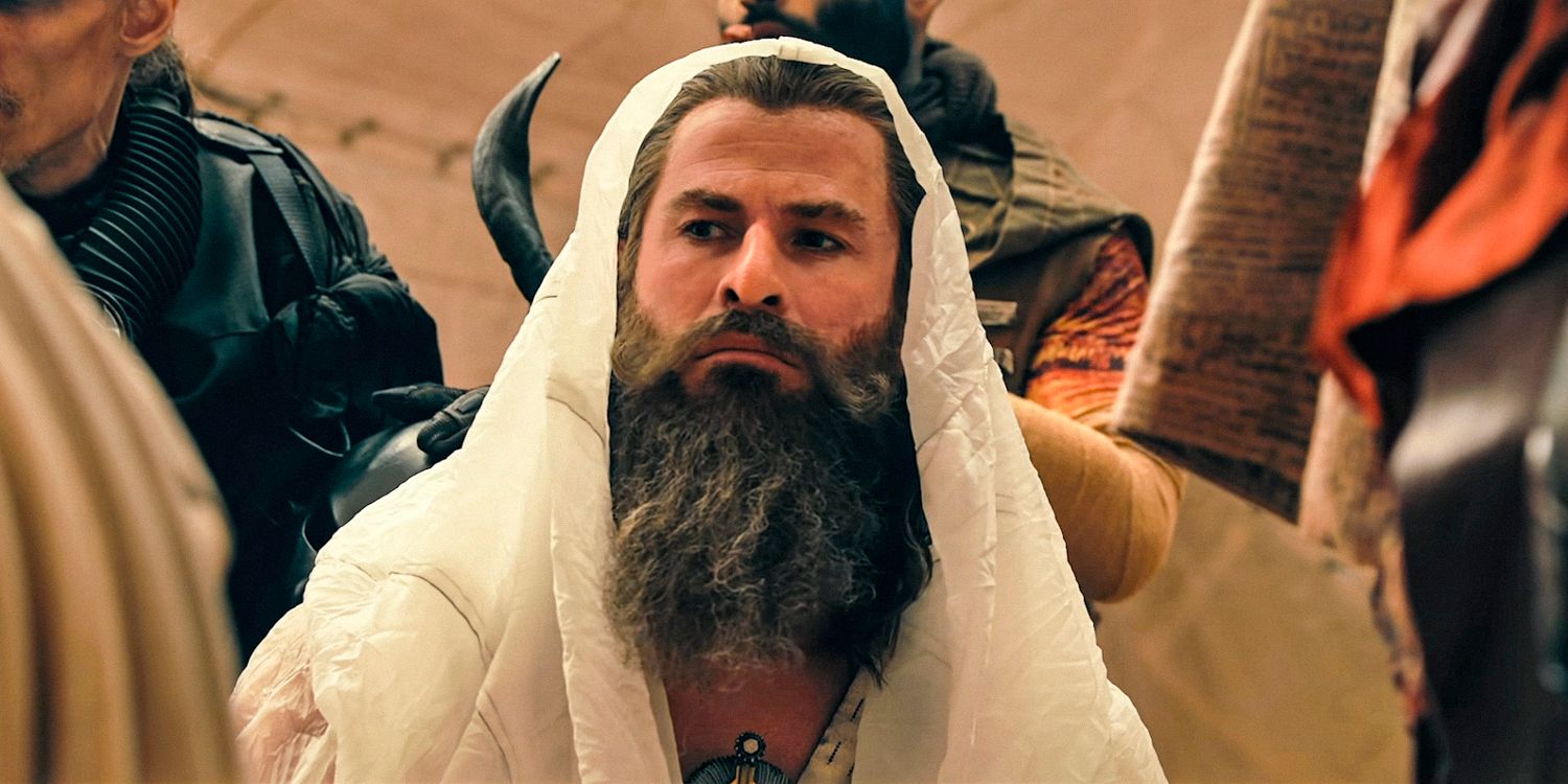 Dr. Dementus (Chris Hemsworth) wearing a white cloak in Furiosa: A Mad Max Saga