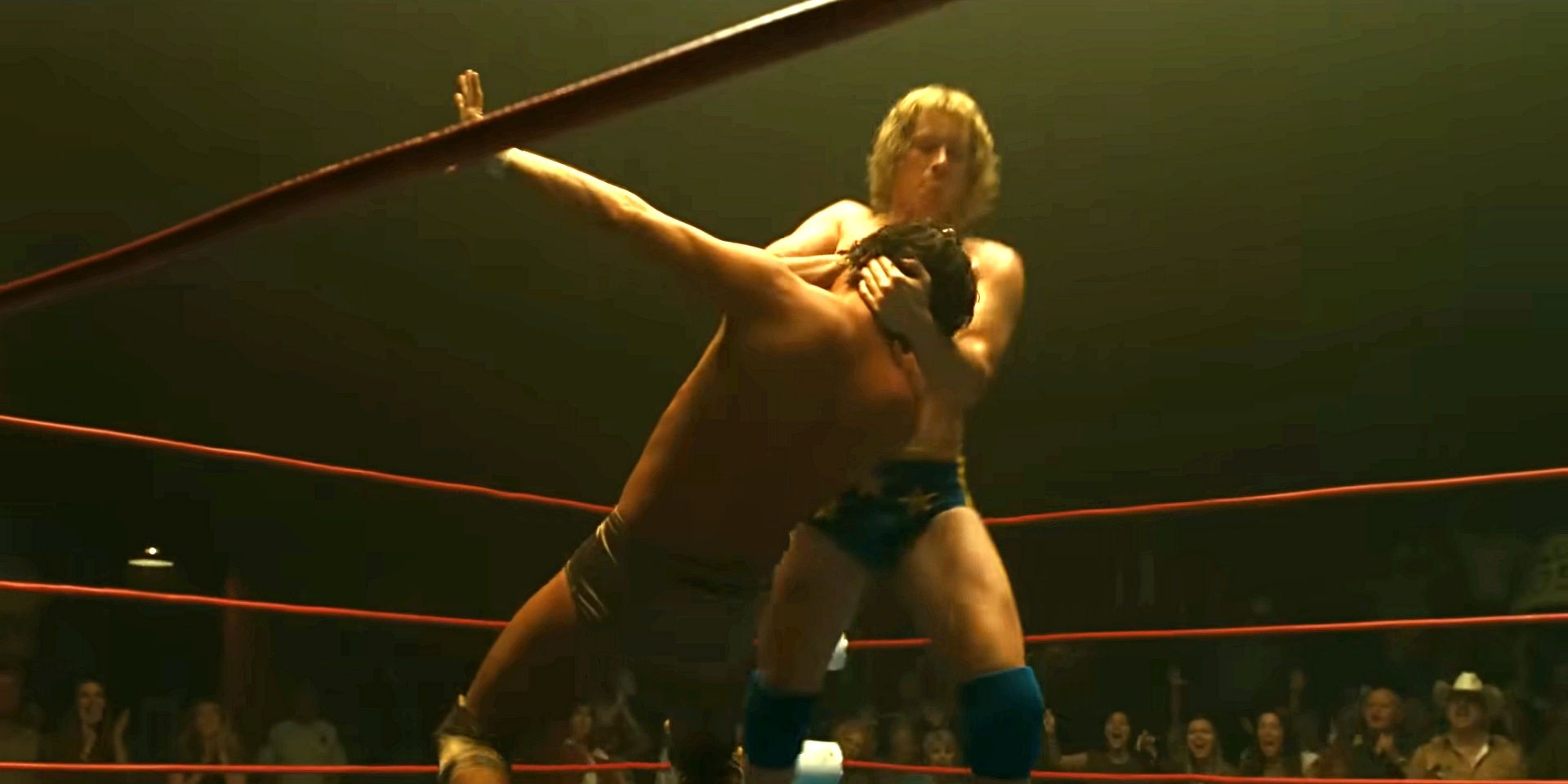 Harris Dickinson como David Von Erich em A Garra de Ferro 1