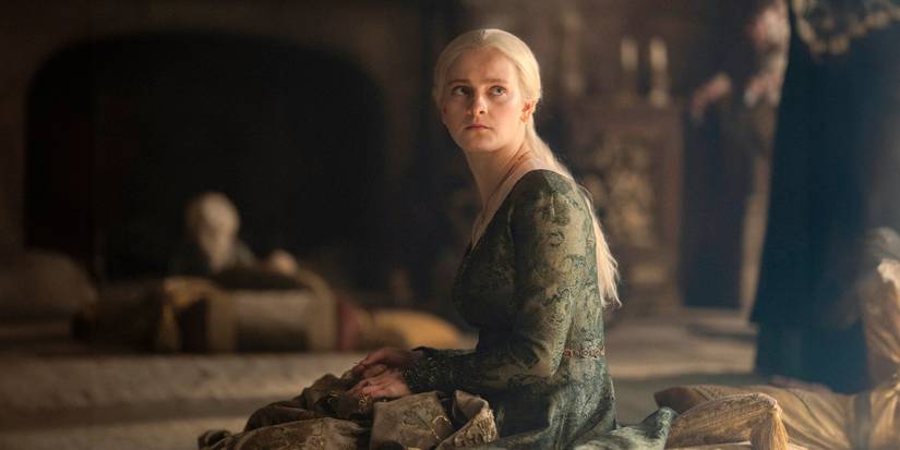 Princesa Helaena Targaryen (Phia Saban) parecendo preocupada em House of the Dragon Season 2