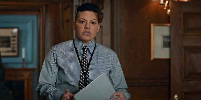 Kat Sandoval (Sara Ramirez) holding a file and talking ot someone in Madam Secretary.