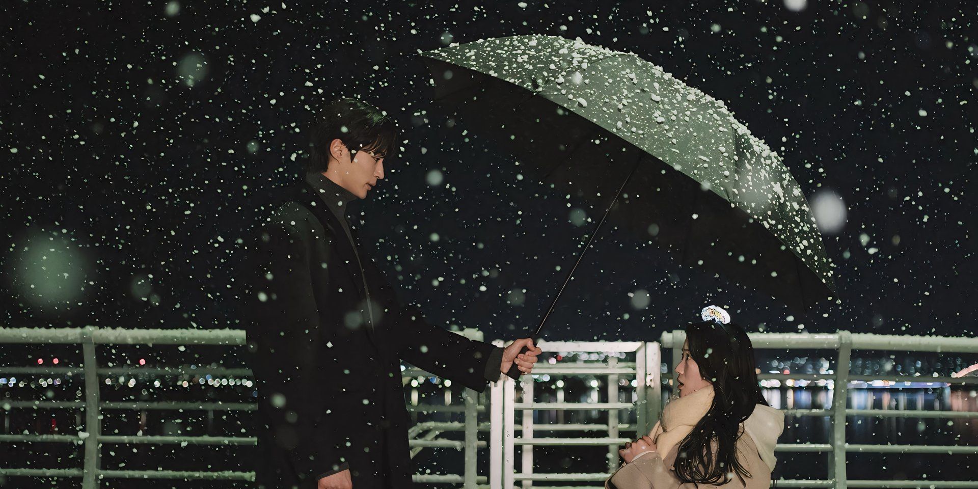 Ryu Sun-jae holds an umbrella over Im Sol as it snows in Lovely Runner