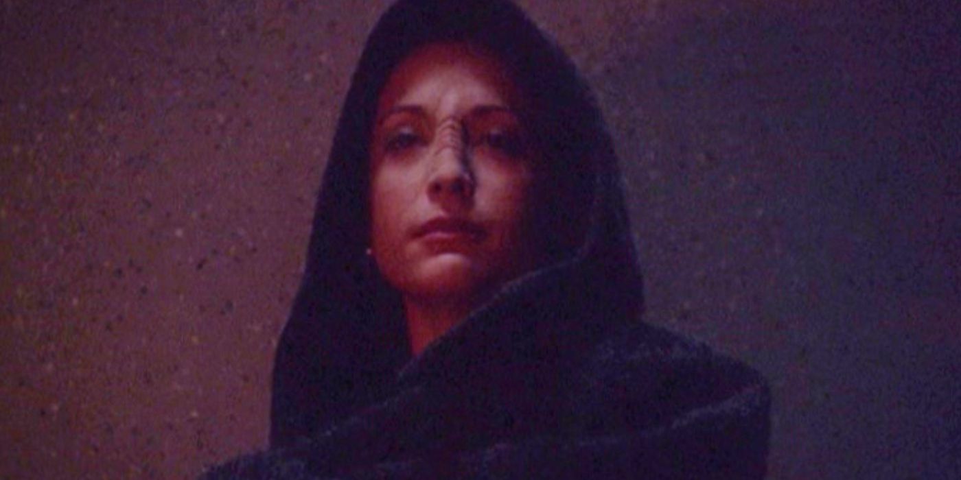 Kira (Nana Visitor) stands in a cloak In Star Trek: Deep Space Nine.