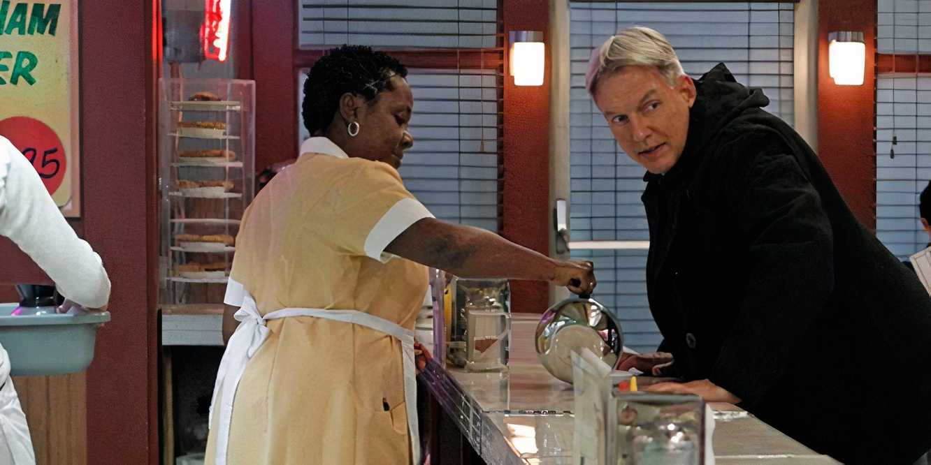 Mark Harmon as Gibbs talking to a waitress in NCIS Life Before His Eyes-1