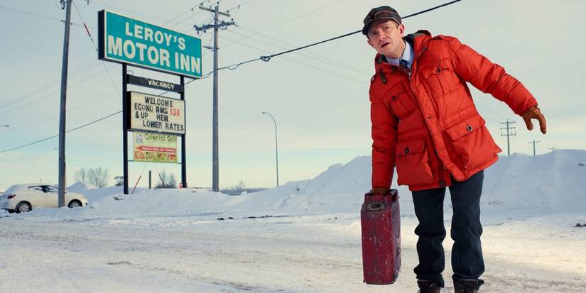 Martin Freeman carrying a briefcase in the snow in Fargo Season 1