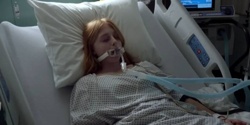 Juliette Angelo as Emily Fornell in a hospital bed in NCIS