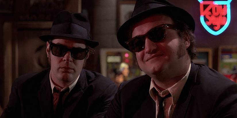 Elwood (Dan Aykroyd) and Jake (John Belushi) in a bar in The Blues Brothers